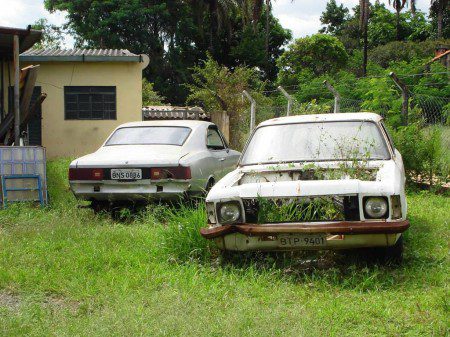 RUSTY OLD CAR Carros In teis