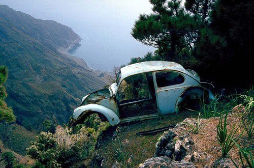 VW Fusca – abandonado num lugar, no mínimo, inusitado…