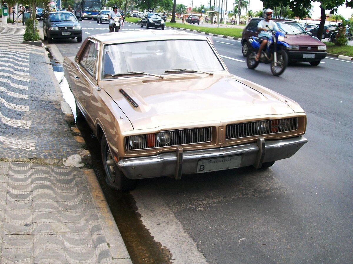 Dodge Charger R/T – 100.000 acessos! (caiam no braço, Brothers "Broxa", postem um Fiat Uno, aí, mermão!) Estamos indo… são 4 meses, just… e vamos, num vapt!, feito um ‘Dodge’…