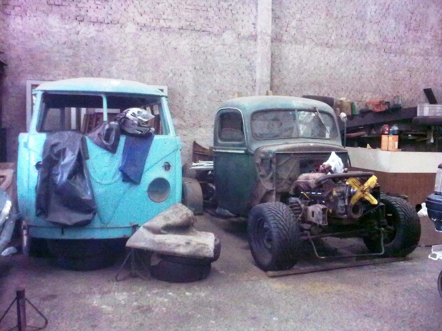 VW Kombi e pick-up Ford (modelo/ano?)