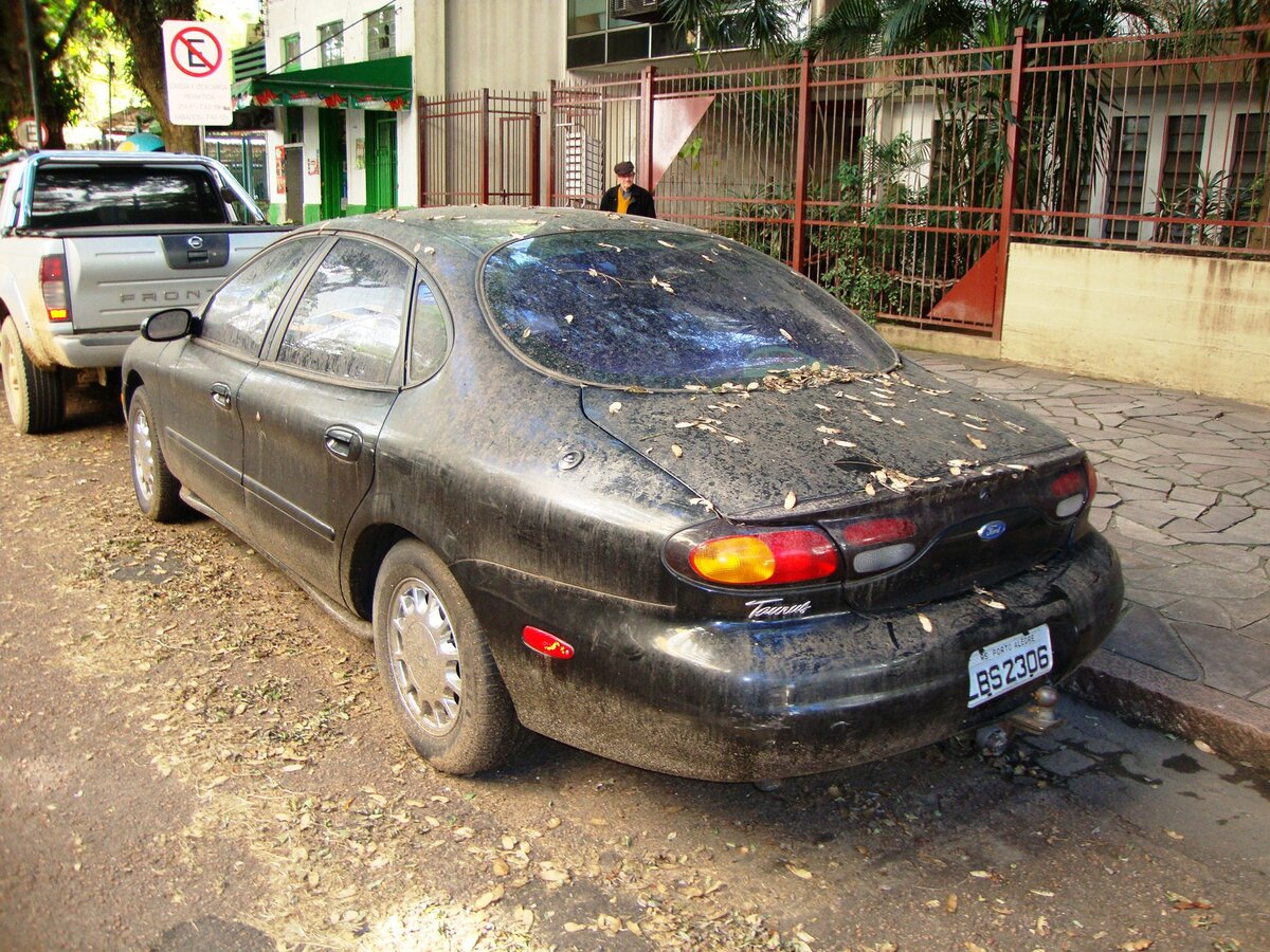 Ford Taurus