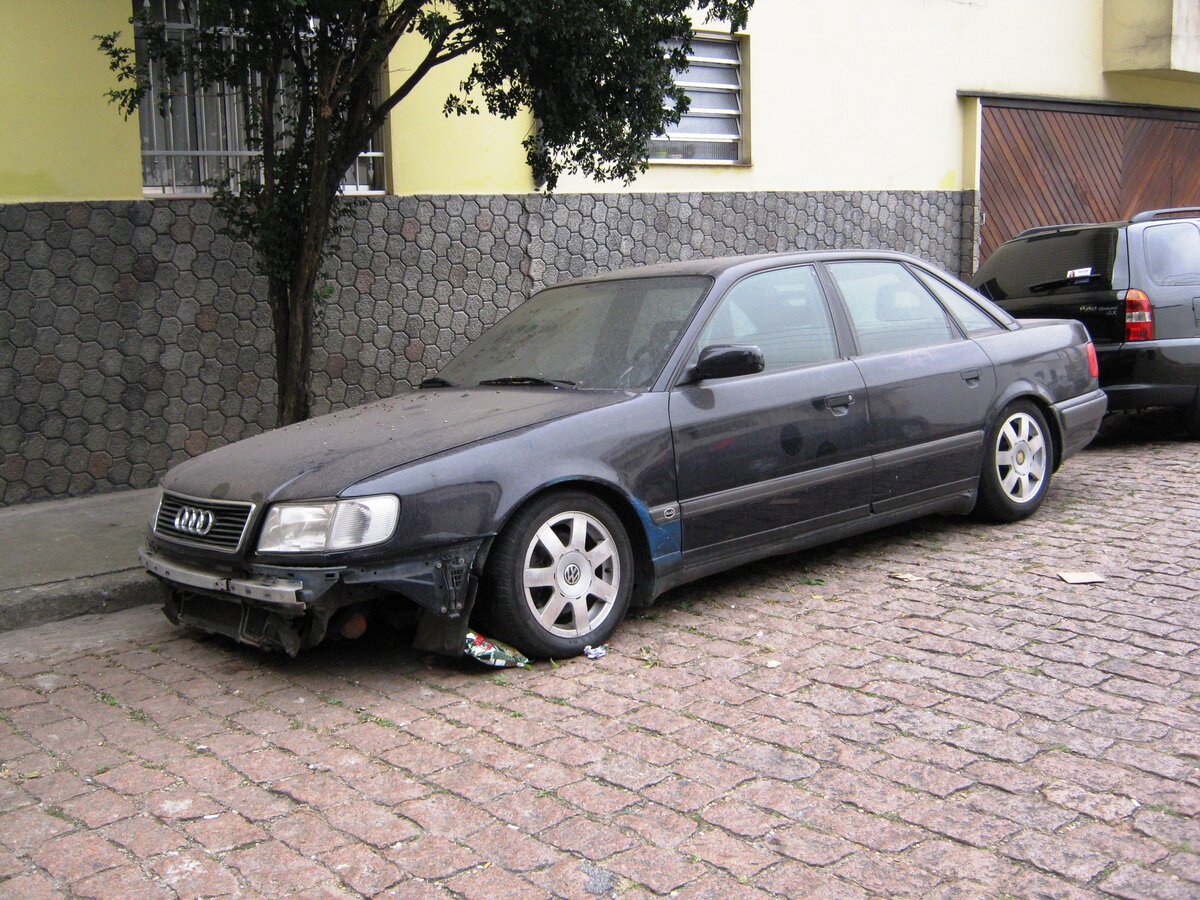 Audi 100