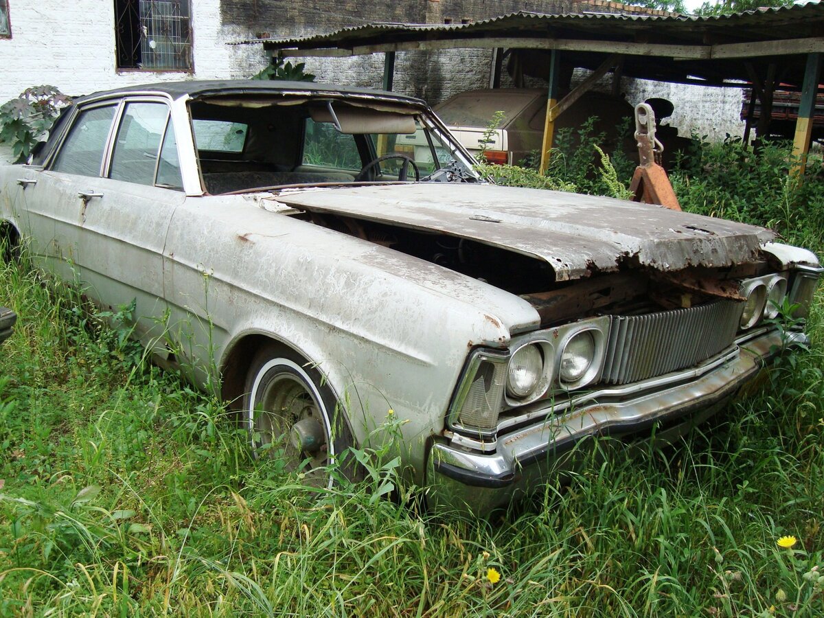 Ford Landau