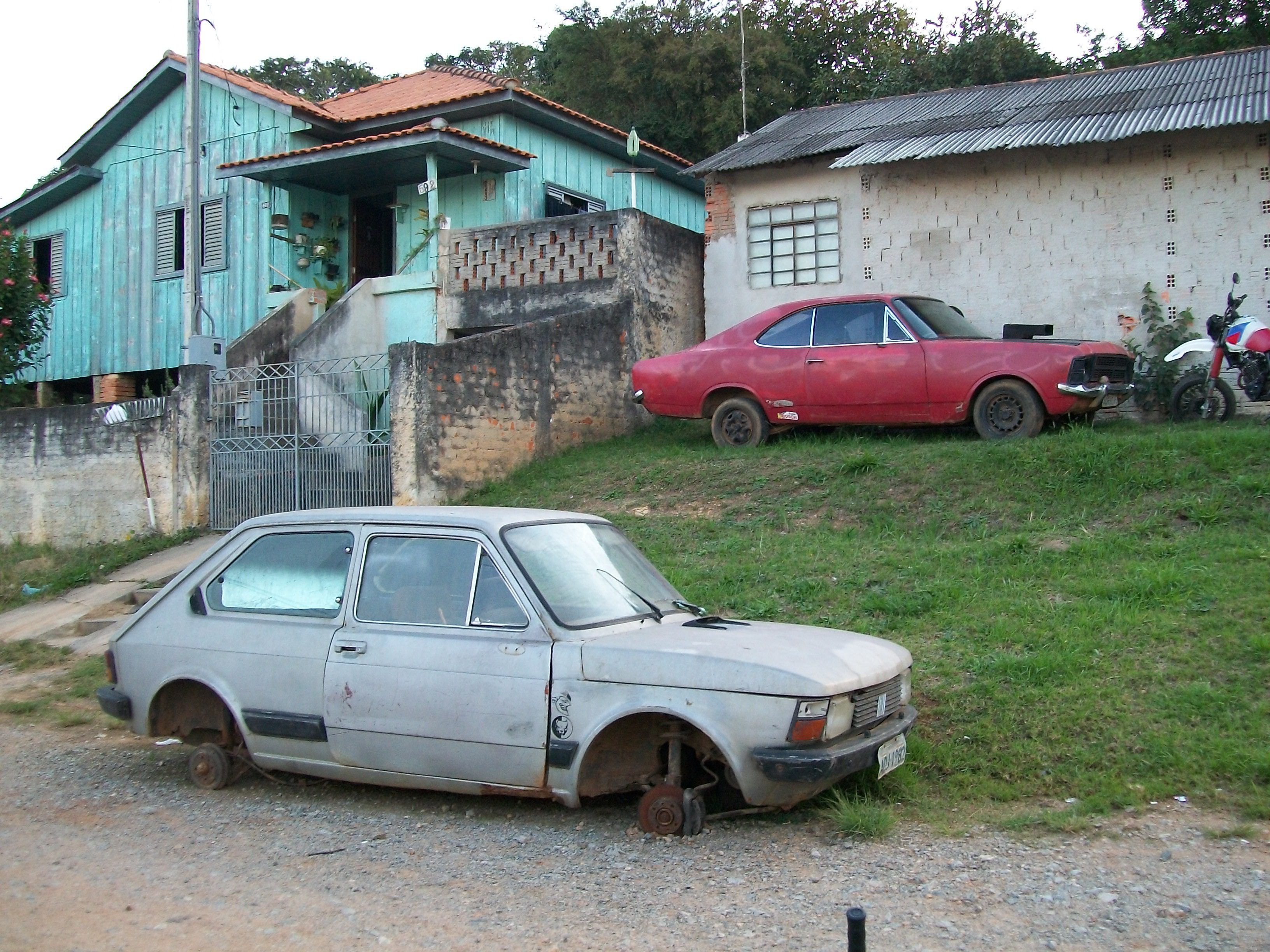 Fiat 147 e Chevrolet Opala