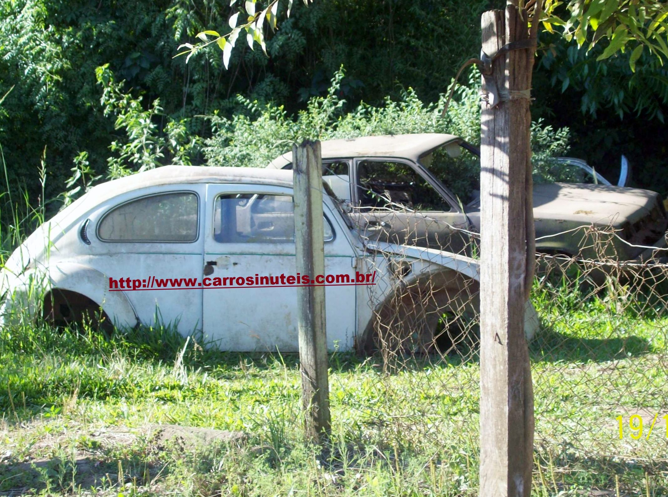 Volkswagen Fusca e Chevrolet Chevette 4 portas