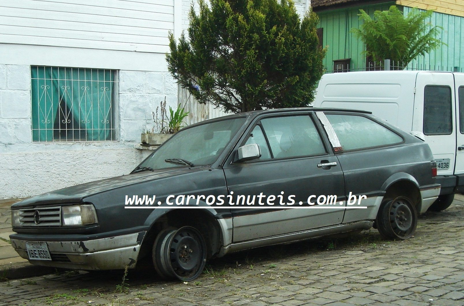 VW Gol -- Carros Inúteis