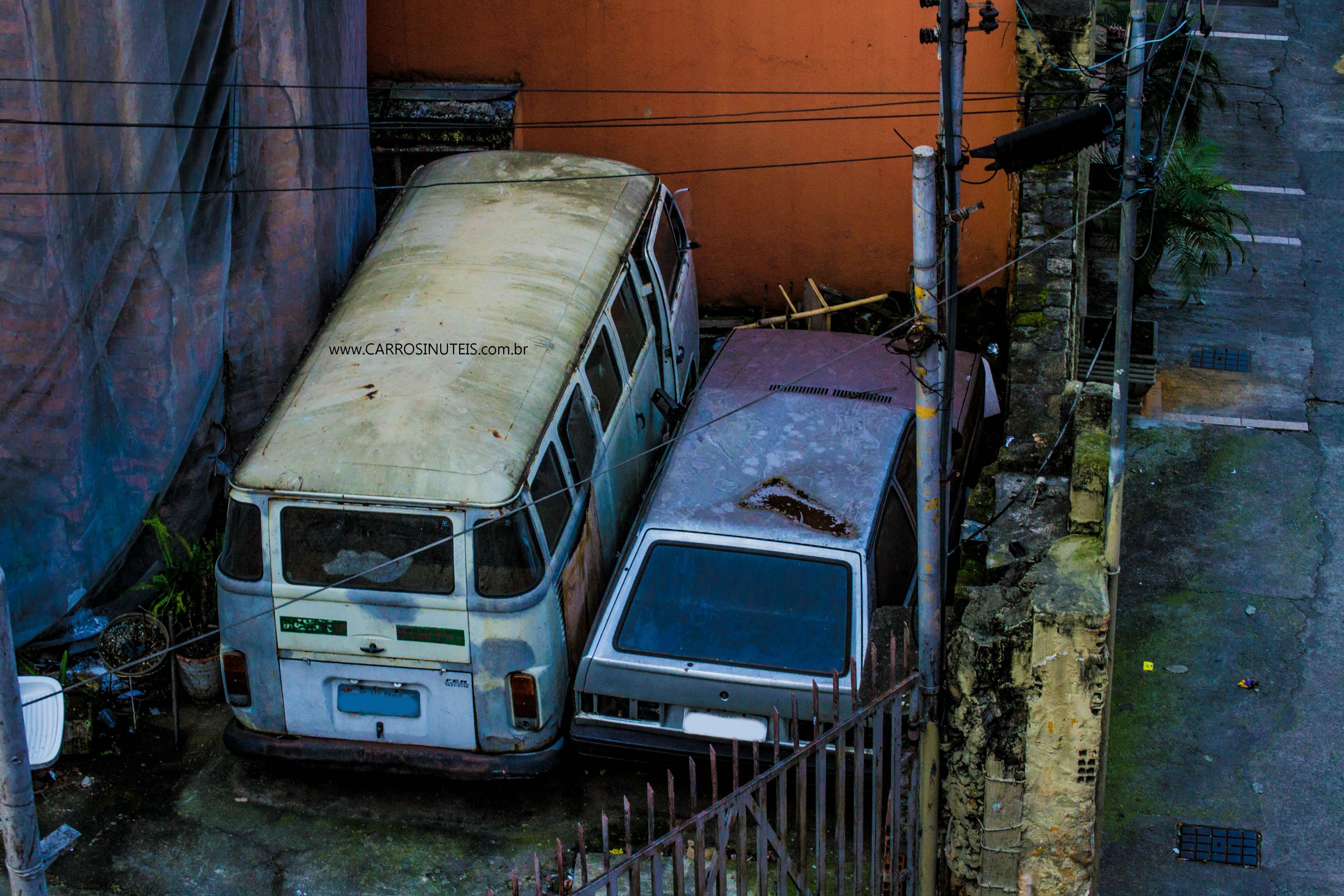 VW Kombi e VW Gol, São Paulo, SP. Flagra do Kioma.